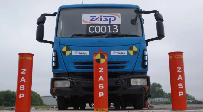 太阳成tyc7111cc官网K12级实车碰撞国际检测圆满成功! 太阳成tyc7111cc官网K12级实车碰撞国际检测圆满成功!