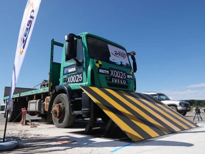 液压翻板路障机有哪些特点? 液压翻板路障机有哪些特点?